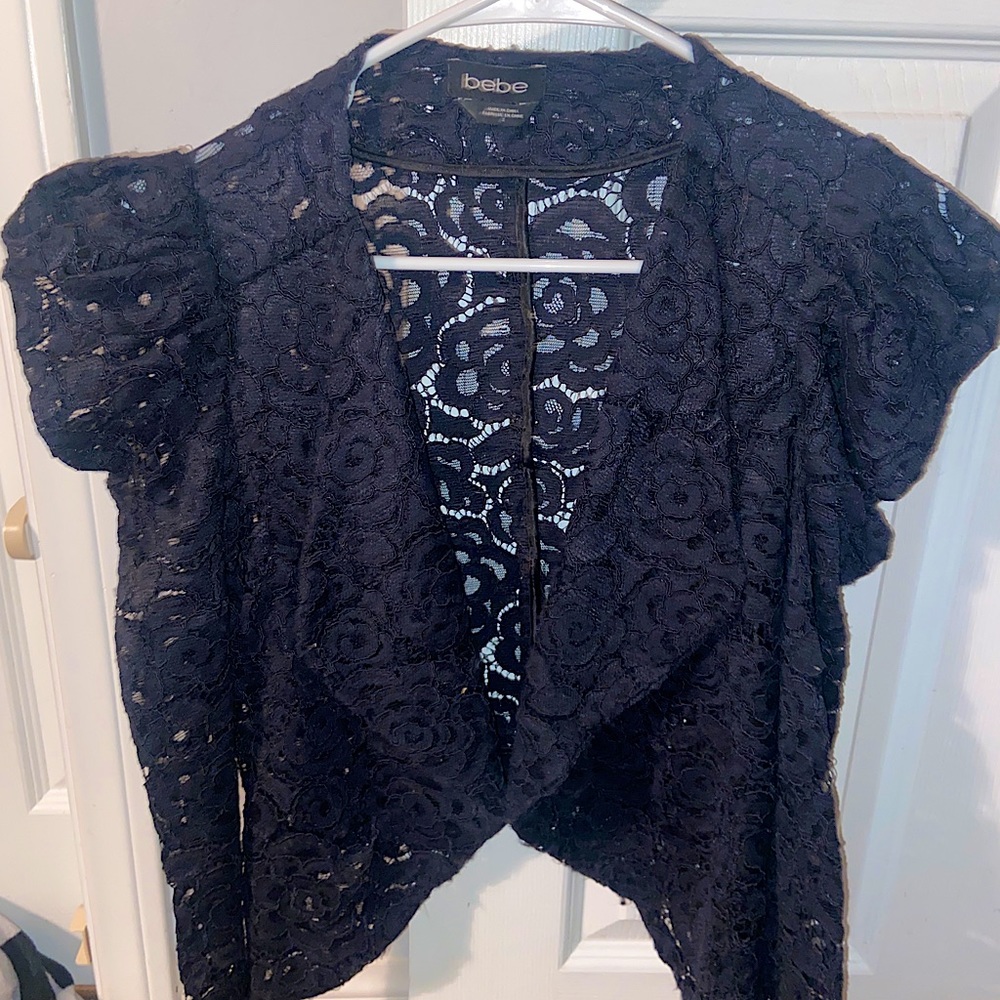 NWOT- Beautiful Lace Jacket with Tufted Shoulder Detail size 2/Small
